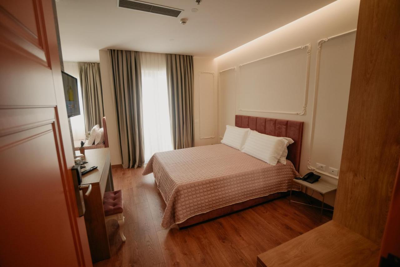 Martiness Hotel Durres Exterior photo